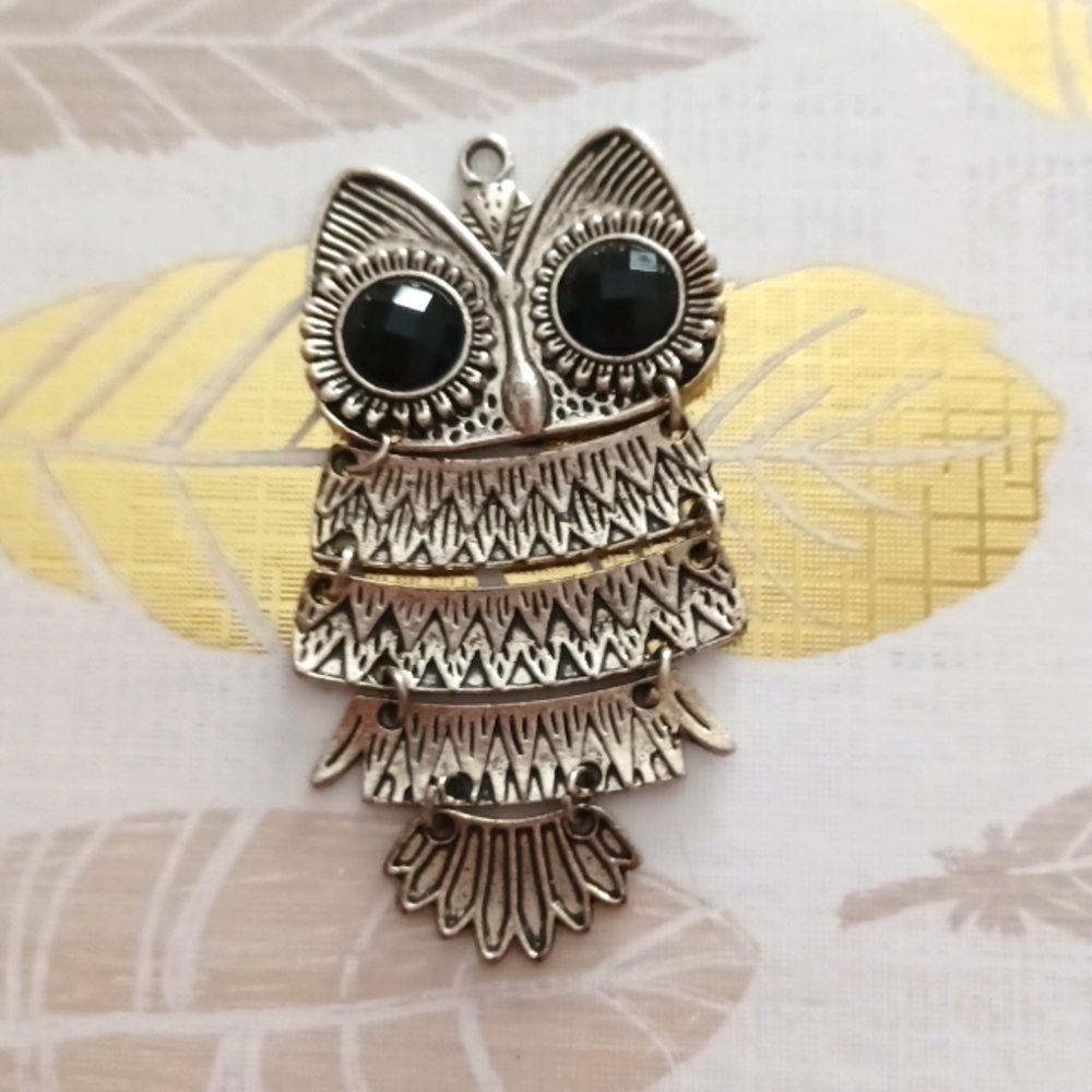 Owl silver tone pendant